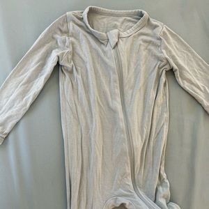 KYTE baby zippered footie 12-18months “fog”
